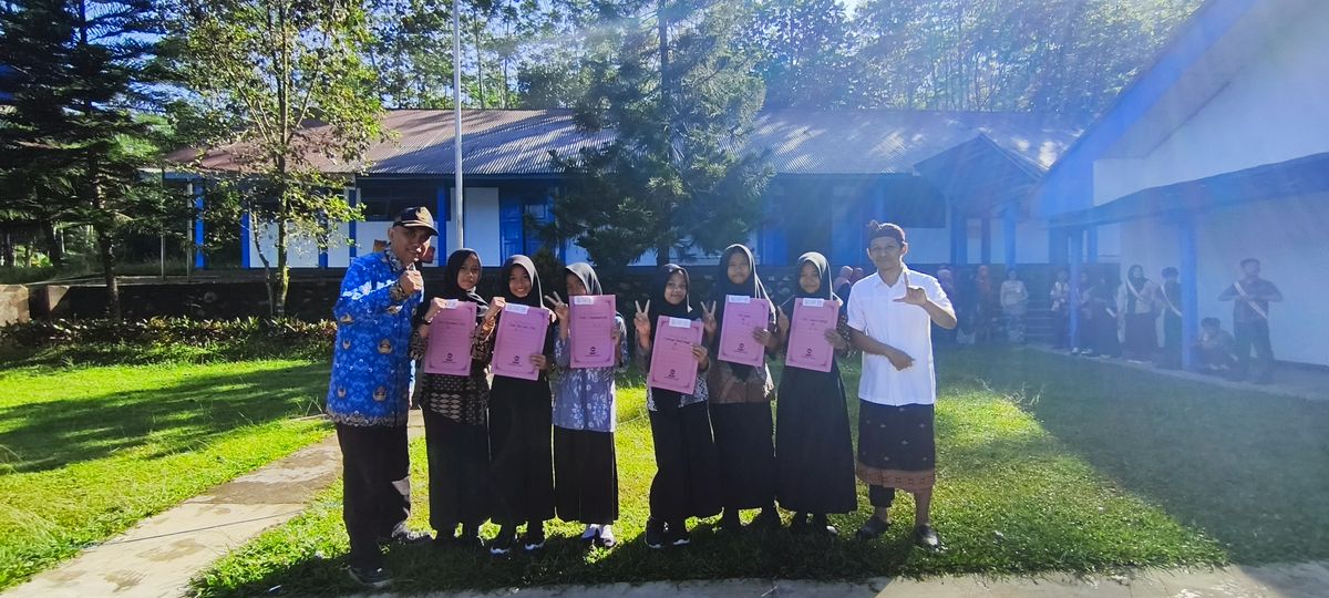 pemberian apresiasi terhadap siswa terajin literasi 